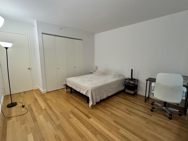 Photo - 10 Hanover Square Unit 3x
