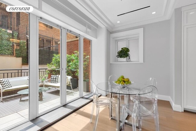 Photo - 40 E 72nd St