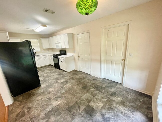 311 Longleaf Dr