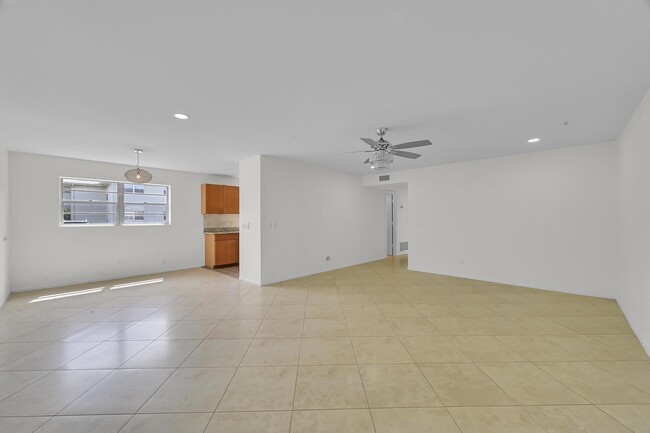 Photo - 2 Lake Vista Trail Unit 107