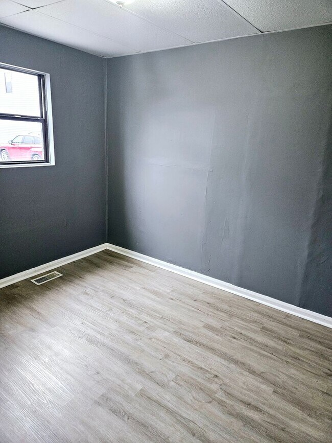 Singlestory 2 bedroom home amidst shoppin... House Rental in Belpre