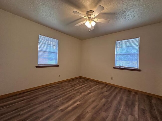 Building Photo - 2037 Delaware Ln Unit 2037