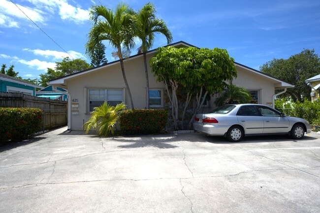 Building Photo - 625 N M St Unit 1
