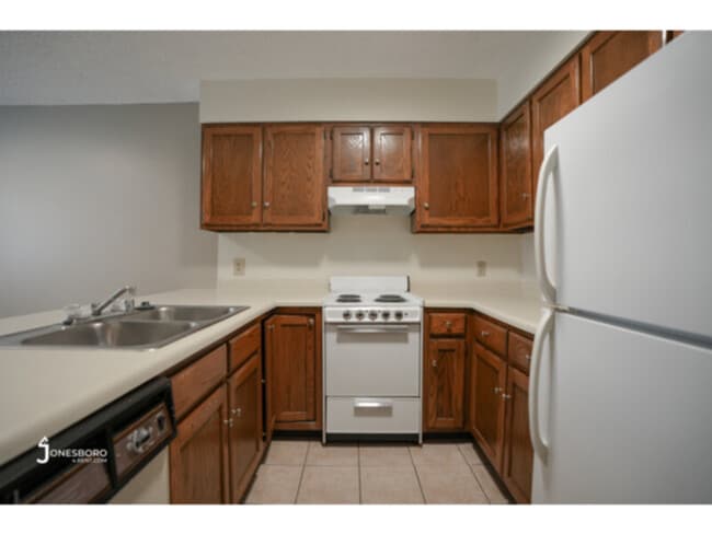 Photo - Lakewood Apartments: Premium location