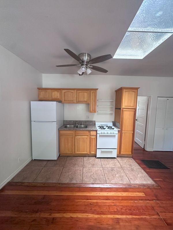 Photo - 2103 Vine St