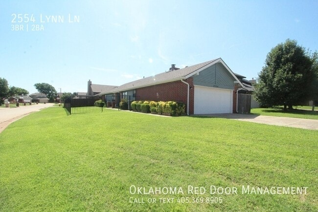 Building Photo - 2554 Lynn Ln