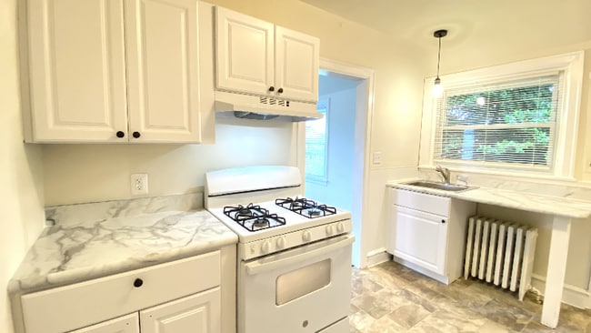 Photo - 300 W 31st St Unidad 2