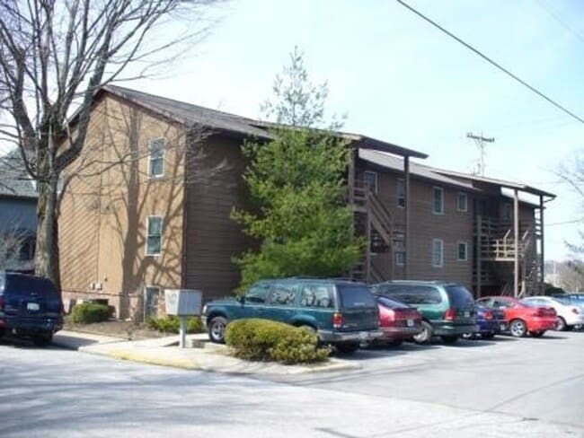 Building Photo - Available August 2026 Monthly rent $1,500.00