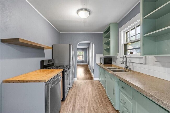 Photo - 3 bed 1 bath by ku med