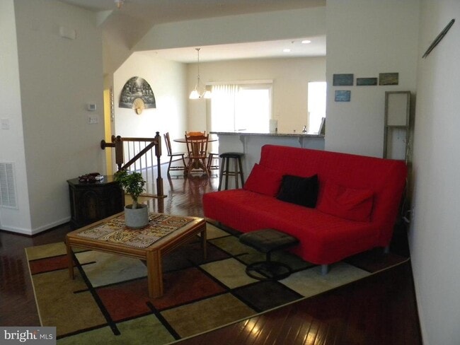 Photo - 652 E Chestnut St