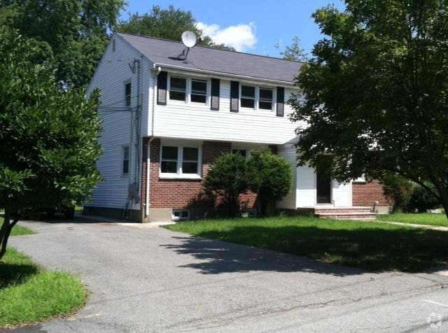 Building Photo - 5 Dragon Ct Unit Right Rental