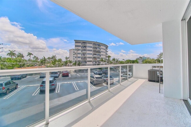 Photo - 2715 N Ocean Blvd Unidad 2A