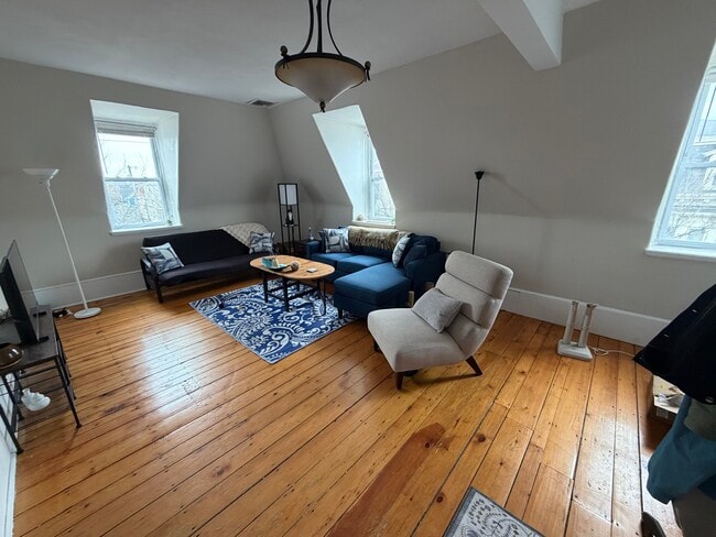 Building Photo - 123 Vinton St Unit 123 Vinton Street Apt. 3