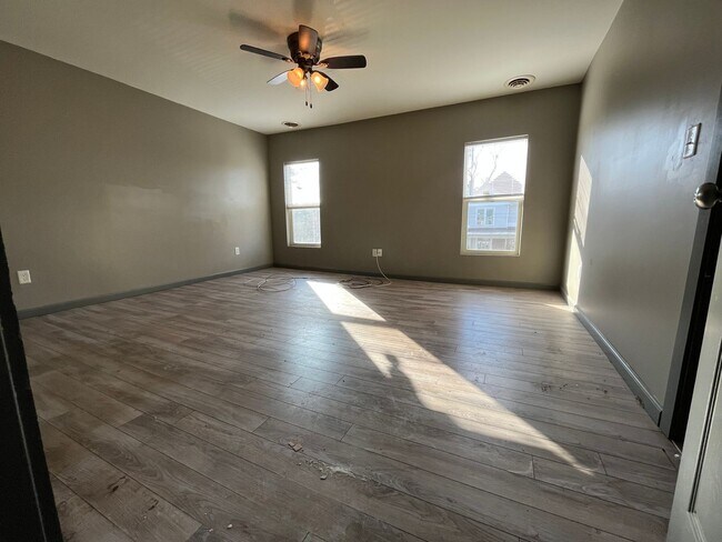 Photo - 968-970-970 Wilson Ave Unit 968