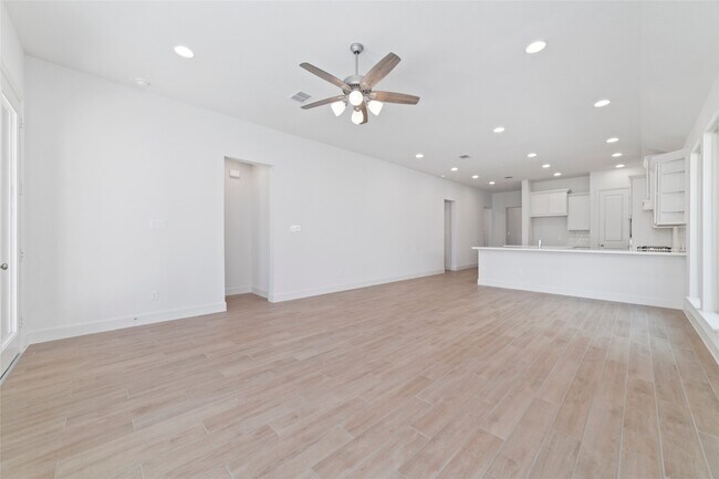 Building Photo - 1434 Girasol St