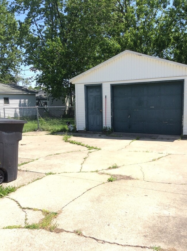 Photo - Beautiful single family ranch home located near the mall