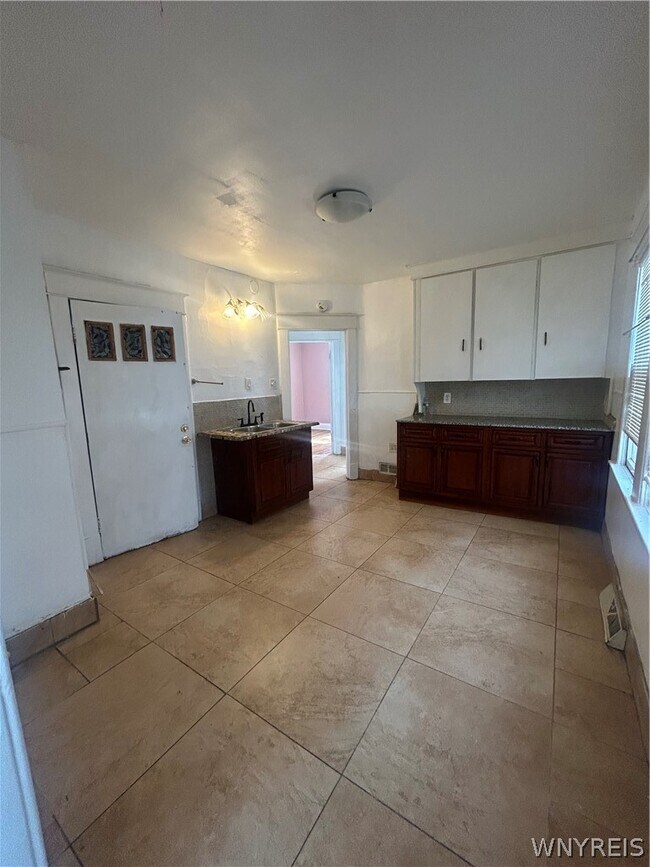 Photo - 81 St Florian St