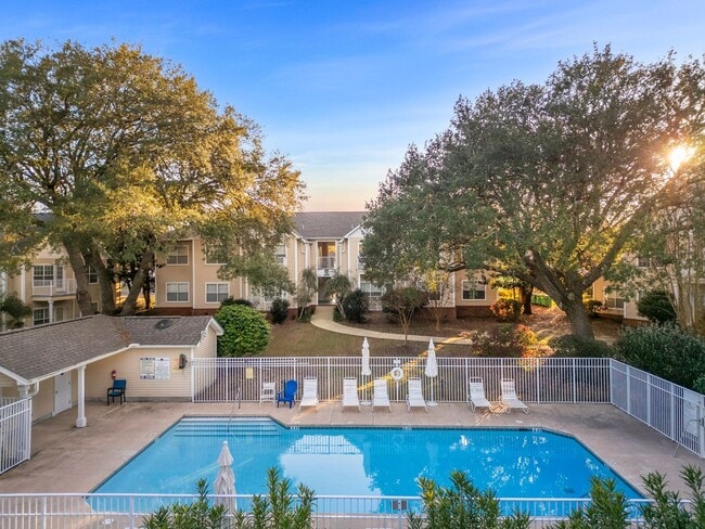 Great 1 Bedroom Unit at the Oaks! - Great 1 Bedroom Unit at the Oaks! Unit 218