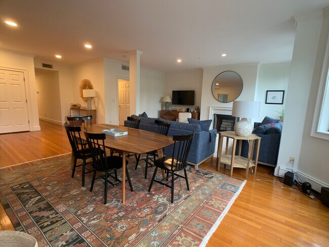 Photo - 1199 Beacon St Unidad 3