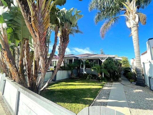 Building Photo - Quaint Midtown Ventura Duplex w/Many Upgra...