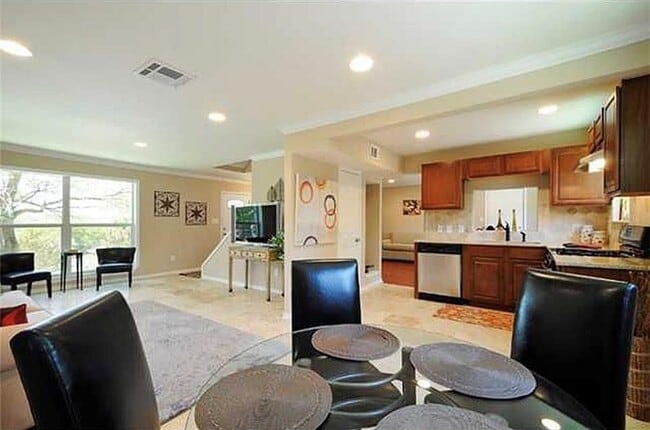 6812 Syracuse Cove
