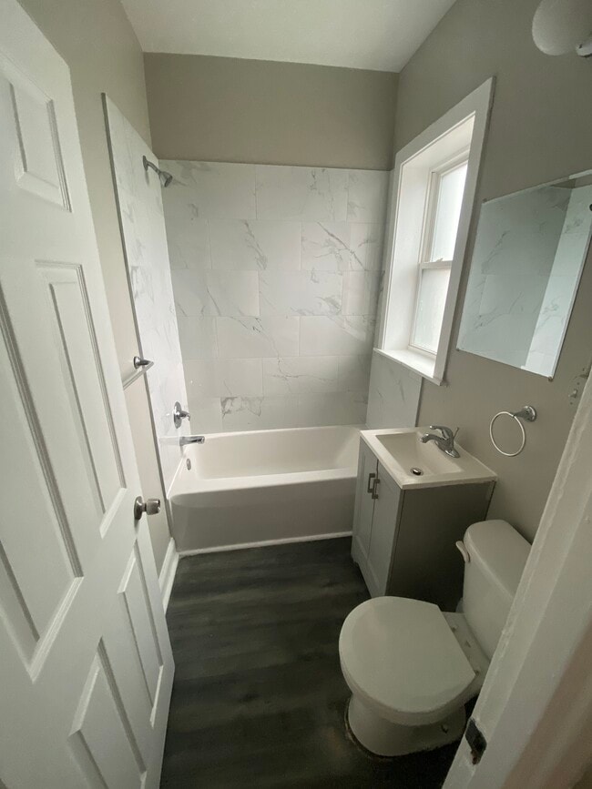 Photo - 5945 Hyslop Pl Unit 305