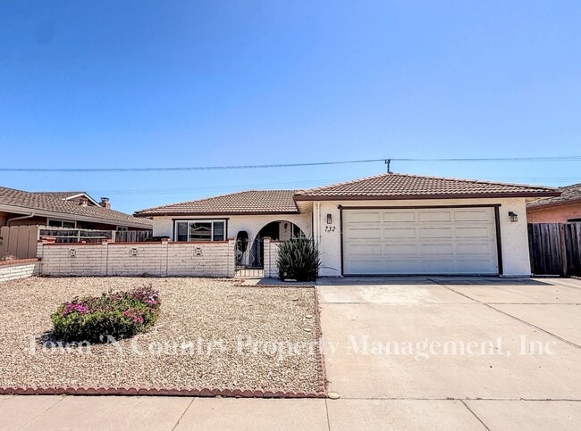 Building Photo - 732 La Mesa Dr