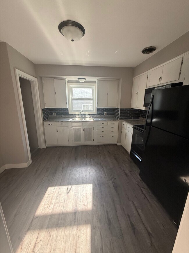 Photo - 105 Arnold Ave N