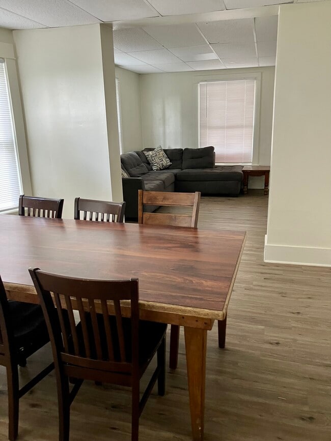 Photo - 127 Catherine St