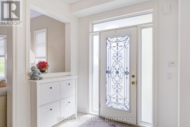 Photo - 1139 Cenotaph Blvd