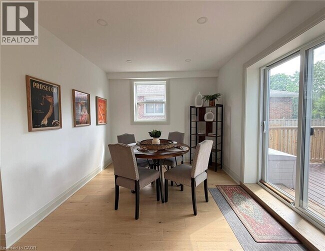 Photo - 286 E 18th St