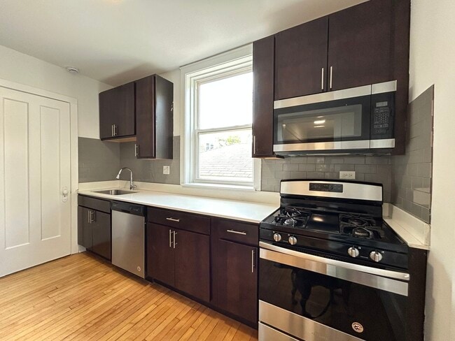 Building Photo - 3018 N Karlov Ave Unit 3018 N Karlov