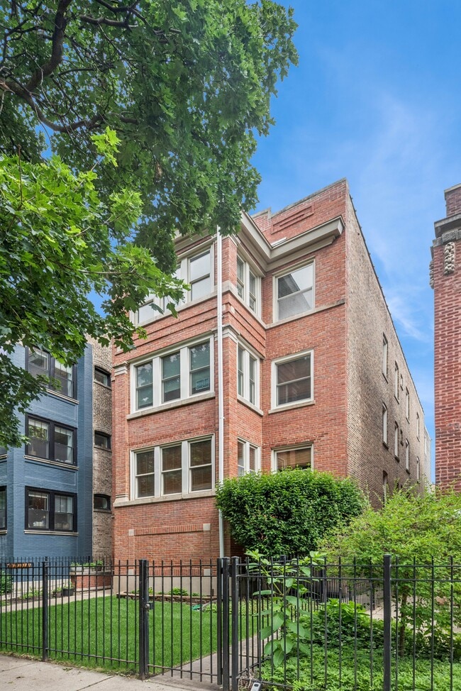 Building Photo - 1314 W Winnemac Ave Unit 1314 W Winnemac Ave