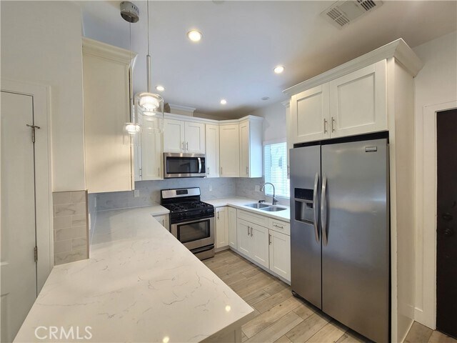 Building Photo - 5726 Cartwright Ave Rental