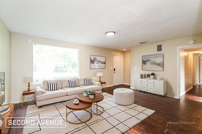 Photo - 1320 Bretta St