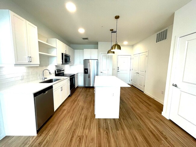 Building Photo - 1101 Abbeyglen Castle Dr Unit 02217