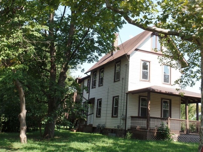Building Photo - 330 Berkley Ave Unit Apt #1