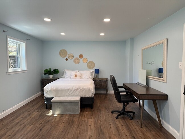 Building Photo - 11900 Waples Mill Rd Unit Garden Apartment