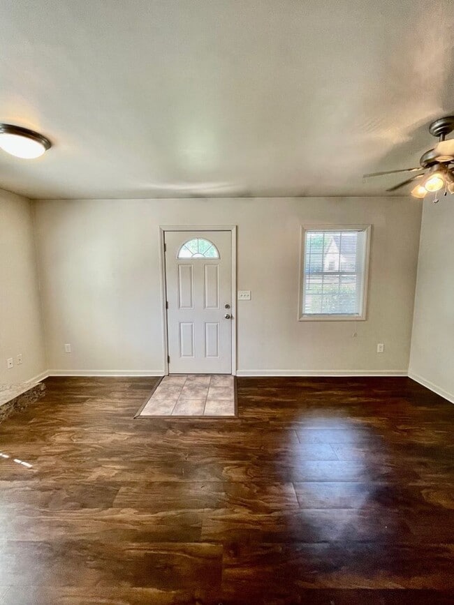 Photo - 1 Bedroom 1 Bath Duplex Cute and charming area in the heart of Huntersville... perfect for single...