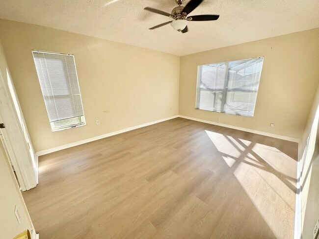 Photo - 1317 Casterton Cir