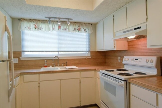 Photo - 12902 Old San Antonio Rd