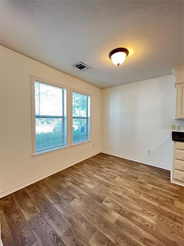 Photo - 403 W Oak St