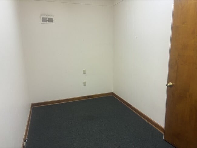 Photo - 114 E 4th St Unit A