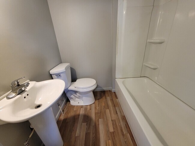 Photo - 802 Deleon St