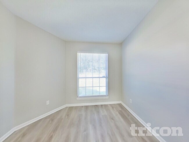 Photo - 1020 Woodbridge Hollow N