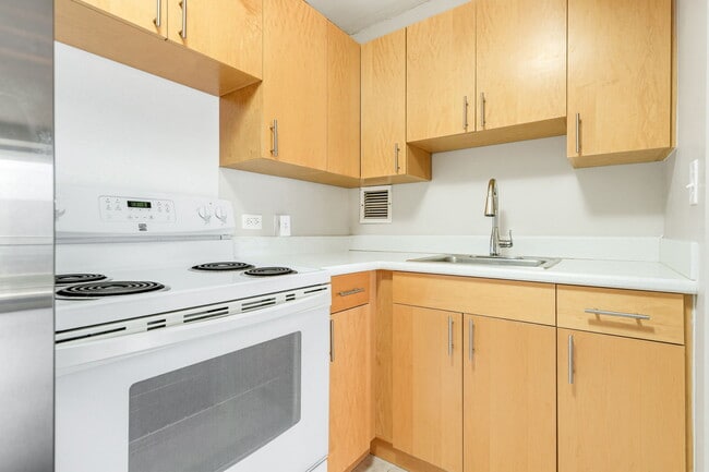 Photo - 1415 Victoria St