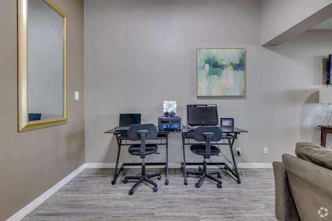 Clubhouse - Huntington Hollow Apartments