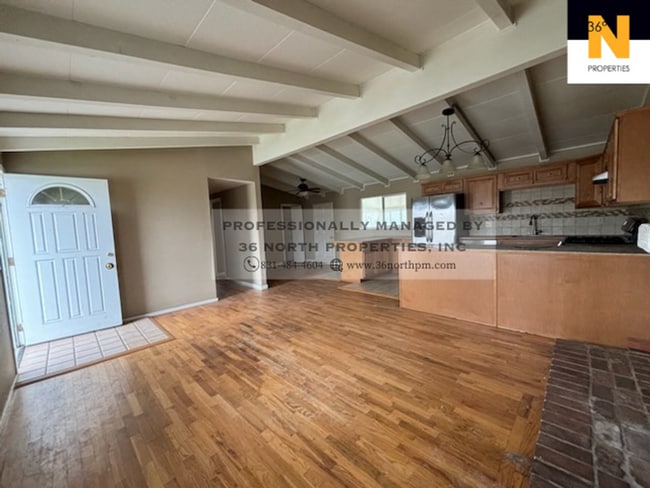 Photo - 2030 Hacienda St