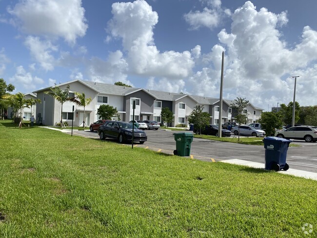 Building Photo - Miga Townhomes