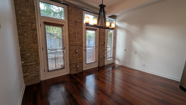 Photo - 1222 W Hubbard St Unit 1F